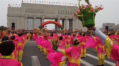 “王象焕剪纸师生作品展开幕