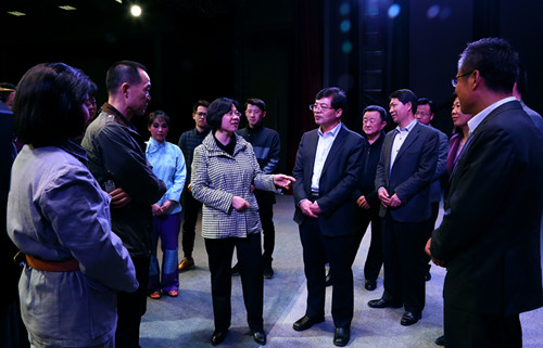 “利津县大型原创现代吕剧《热土》汇报演出成功举行