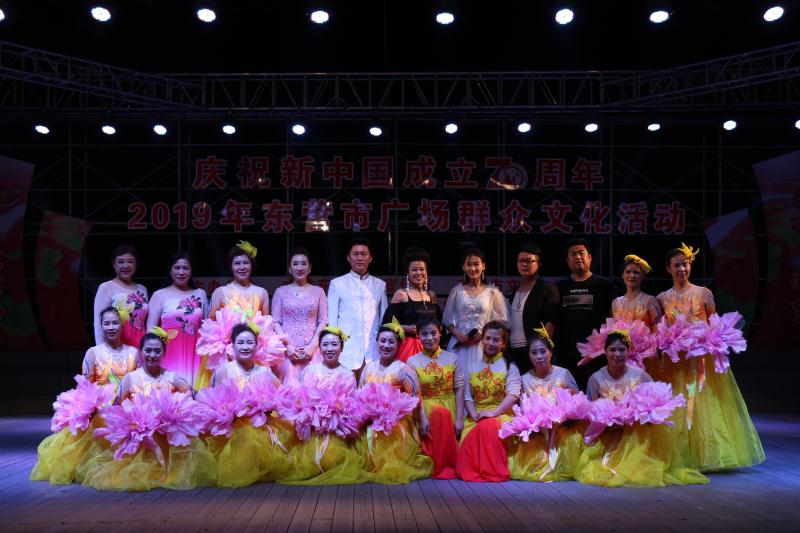 ““欢乐黄河口，美丽中国梦”广场群众文化活动强歌艺术团专场演出成功举办