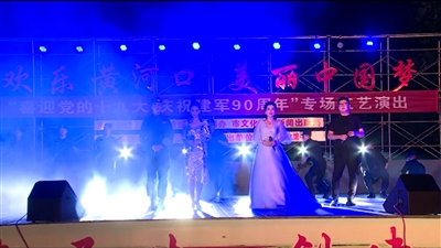 蓝盔战士勇向前